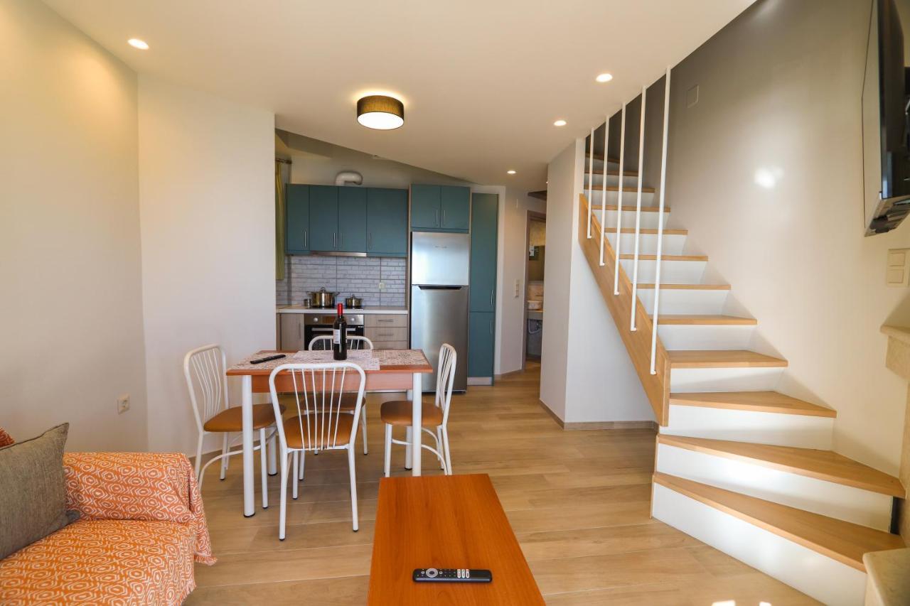 East & West Seaside Apartments Gialtra المظهر الخارجي الصورة