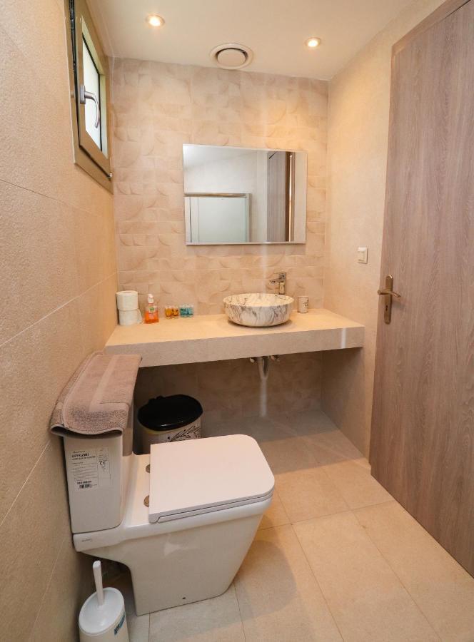 East & West Seaside Apartments Gialtra المظهر الخارجي الصورة