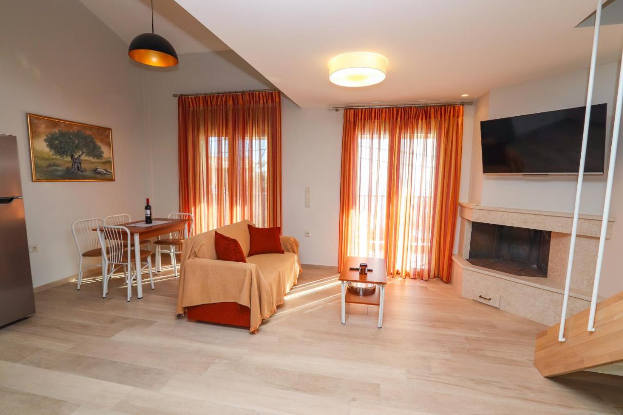 East & West Seaside Apartments Gialtra المظهر الخارجي الصورة