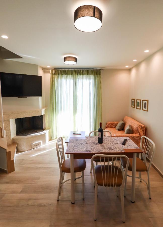 East & West Seaside Apartments Gialtra المظهر الخارجي الصورة