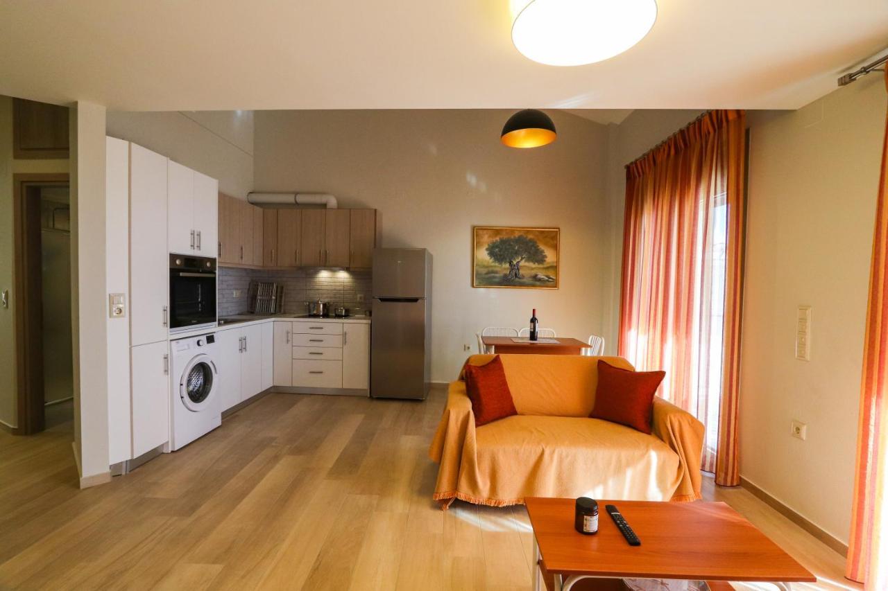 East & West Seaside Apartments Gialtra المظهر الخارجي الصورة
