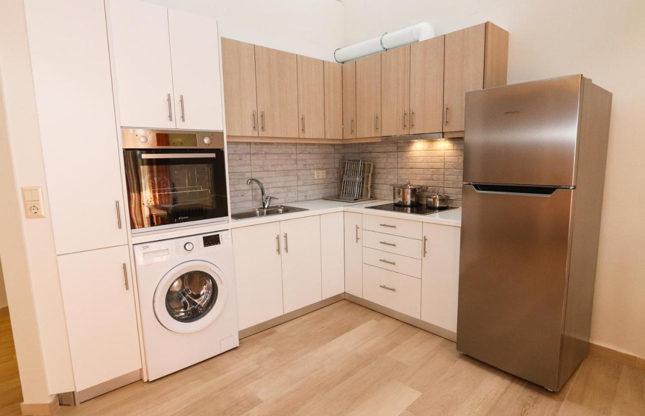 East & West Seaside Apartments Gialtra المظهر الخارجي الصورة