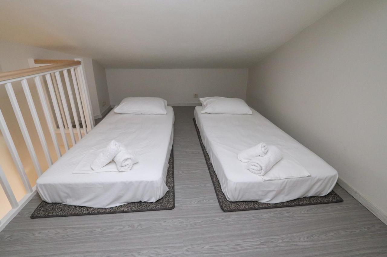 East & West Seaside Apartments Gialtra المظهر الخارجي الصورة